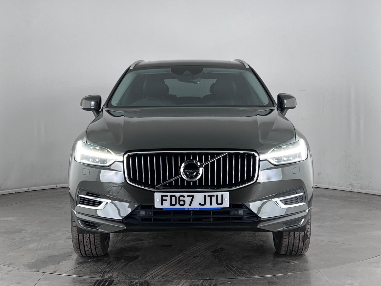 Used Volvo XC60 2017 for sale - 77182655: Photo 2