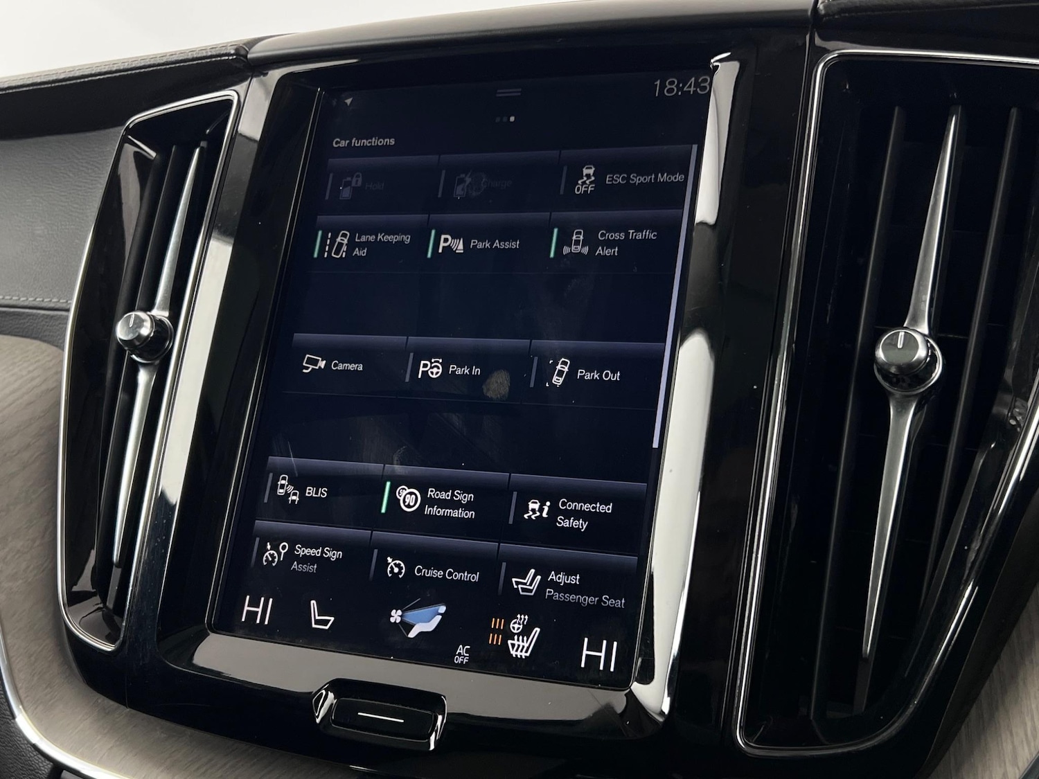 Used Volvo XC60 2017 for sale - 77182655: Photo 23