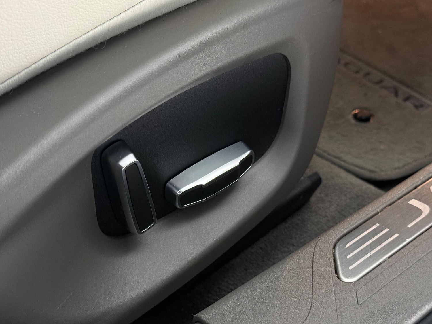 Used Jaguar XE 2019 for sale - 77182935: Photo 14