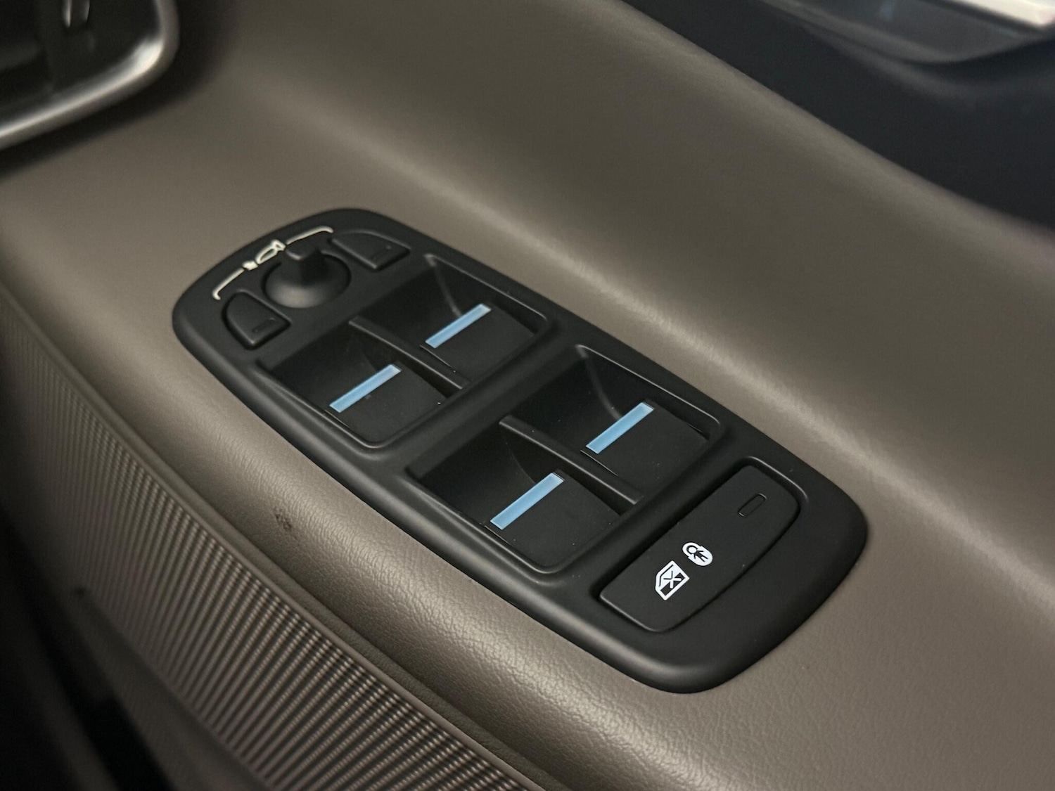 Used Jaguar XE 2019 for sale - 77182935: Photo 21