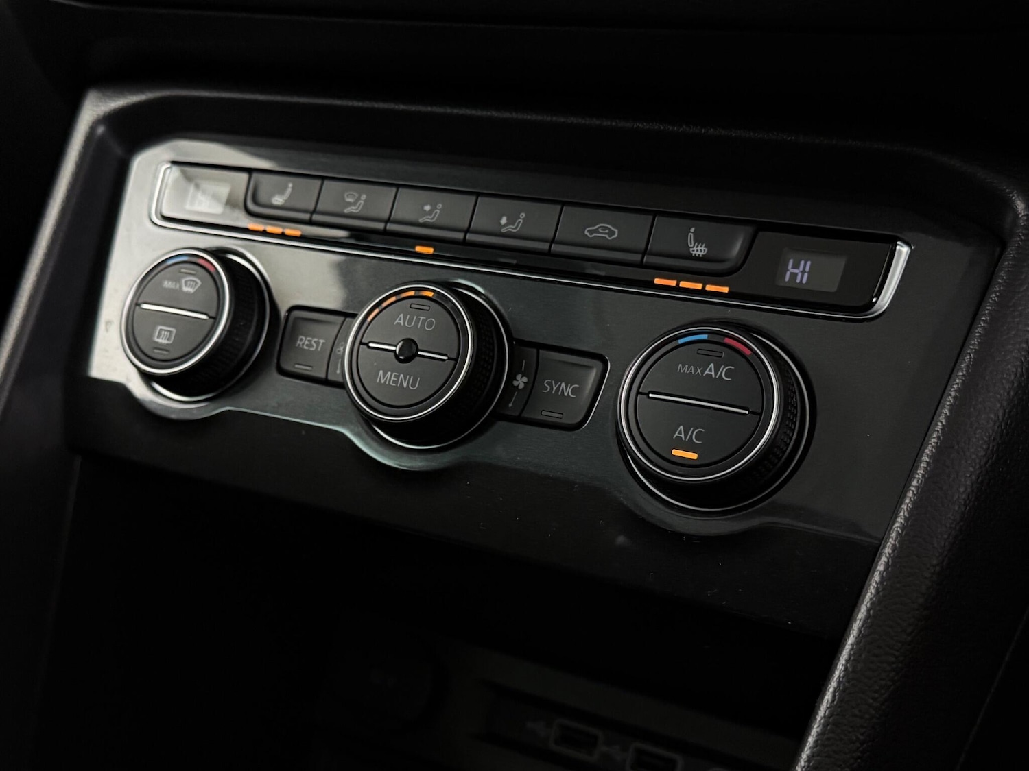 Used Volkswagen Tiguan 2018 for sale - 77054001: Photo 40