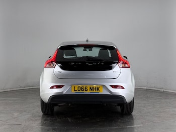 Used Volvo V40 2016 for sale - 76561625: Photo