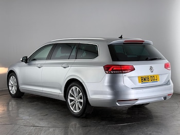 Used Volkswagen Passat 2018 for sale - 76538952: Photo