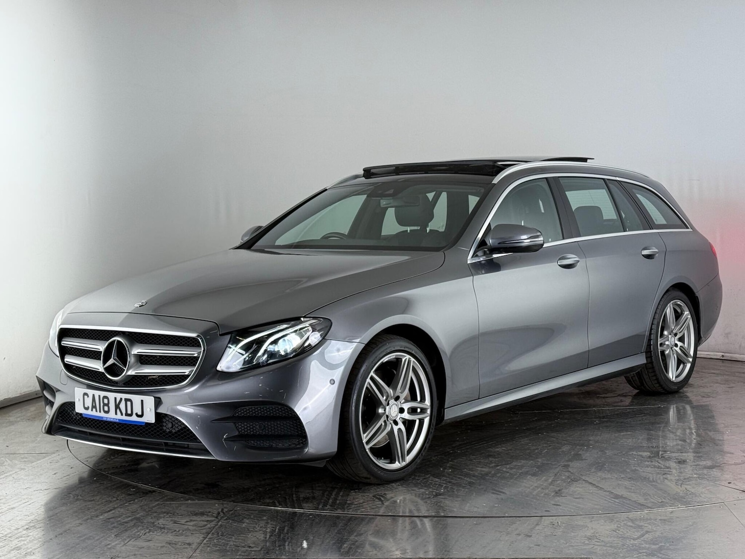 Used Mercedes-Benz E Class 2018 for sale - 77216751: Photo 2
