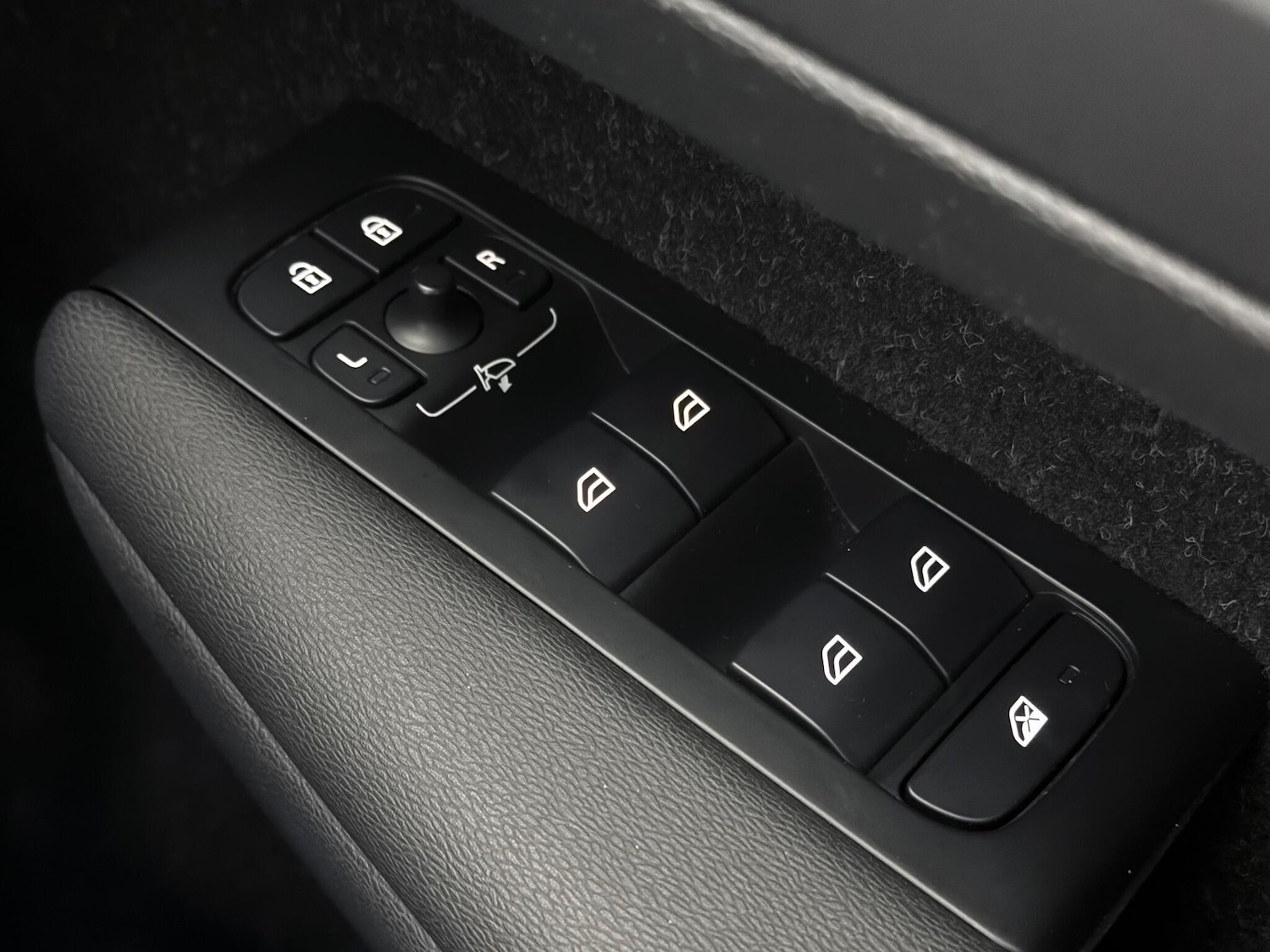 Used Volvo XC40 2020 for sale - 77243357: Photo 37