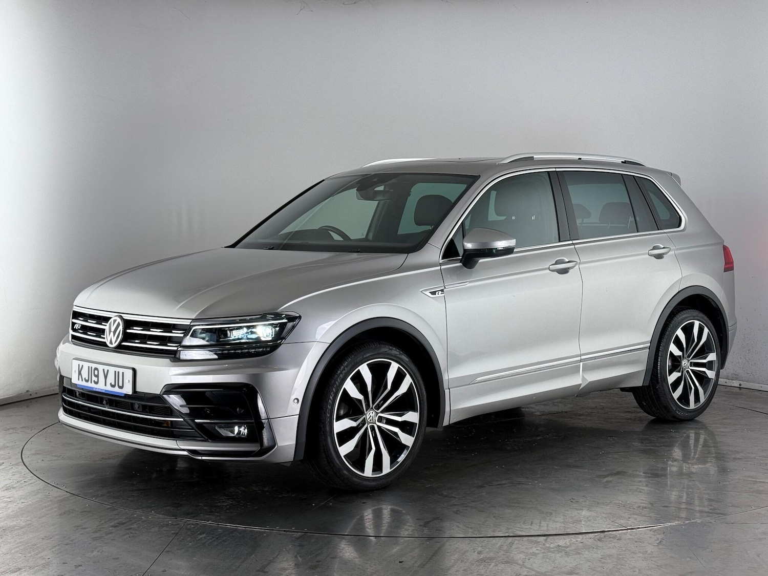 Used Volkswagen Tiguan 2019 for sale - 77216694: Photo 2