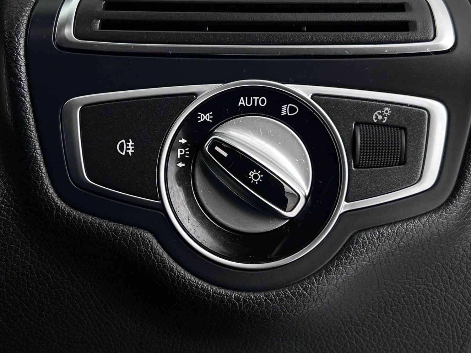 Used Mercedes-Benz C Class 2016 for sale - 77575527: Photo 32