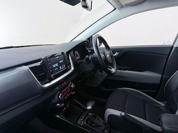 Used Kia Stonic 2020 for sale - 77940885: Photo