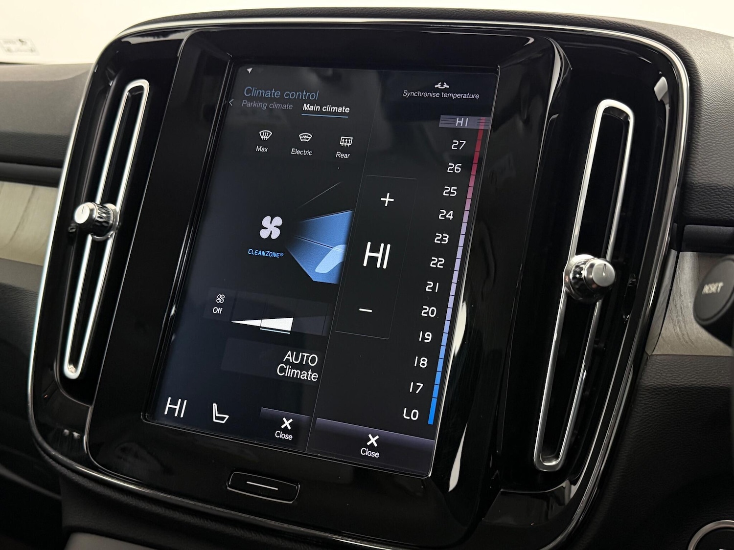 Used Volvo XC40 2018 for sale - 77260211: Photo 26