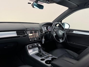 Used Volkswagen Touareg 2016 for sale - 79388859: Photo