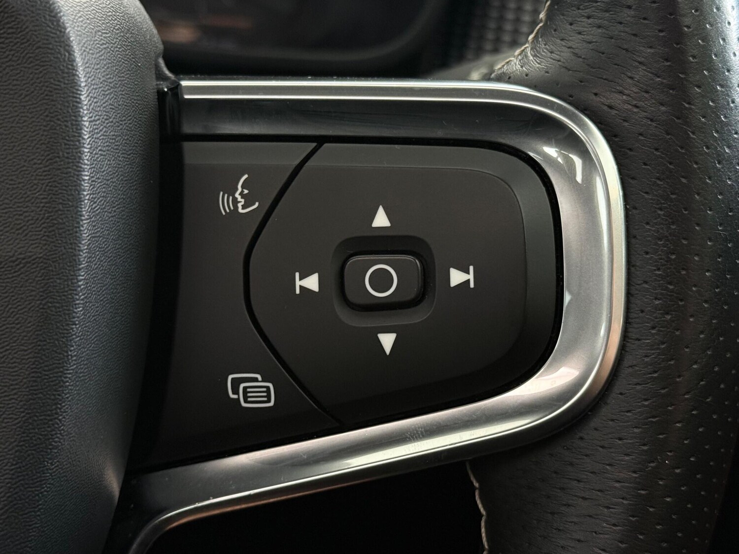 Used Volvo XC40 2019 for sale - 77825340: Photo 25