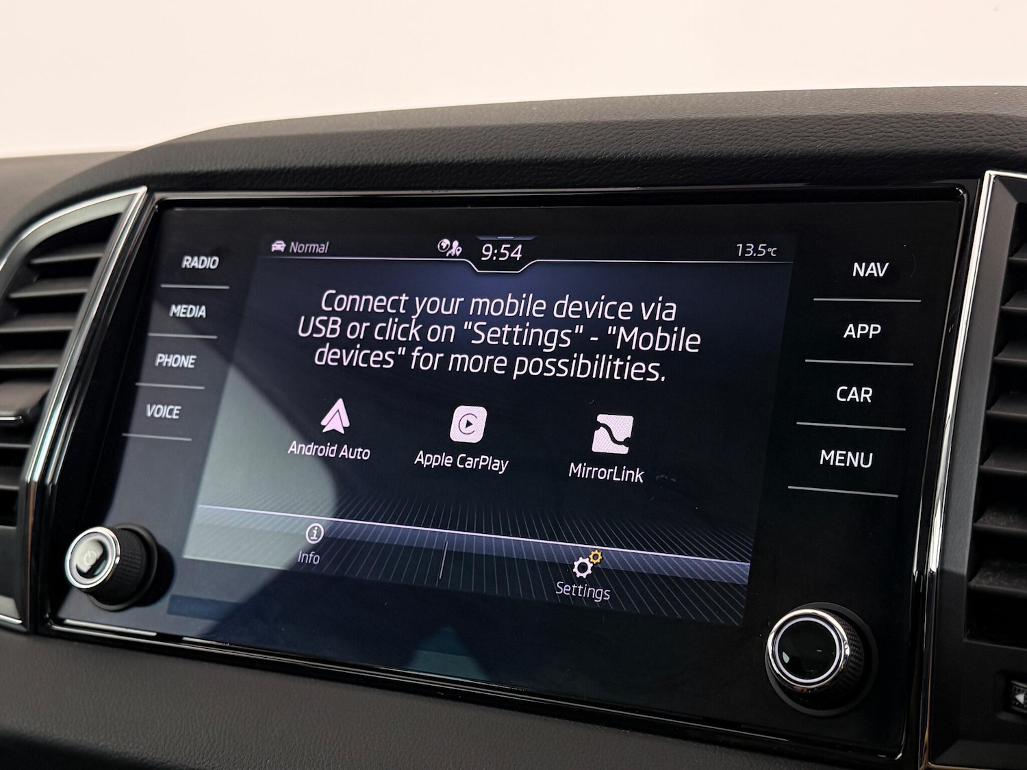 Used Skoda Karoq 2022 for sale - 76466890: Photo 32