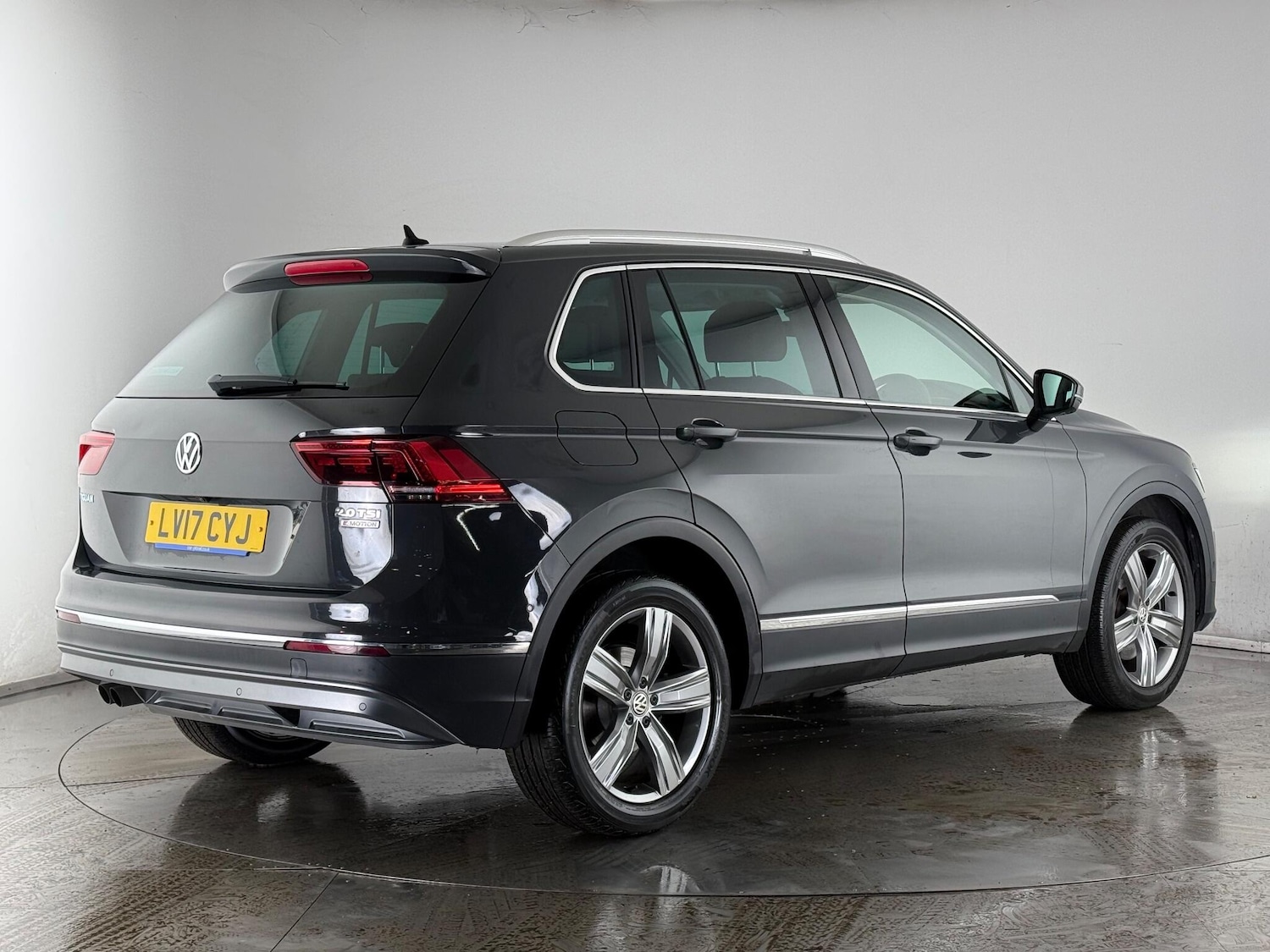 Used Volkswagen Tiguan 2017 for sale - 77222162: Photo 6