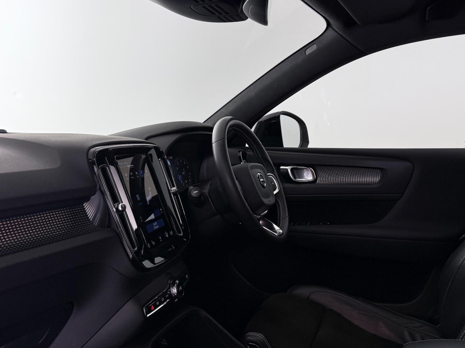 Used Volvo XC40 2021 for sale - 77260032: Photo 15