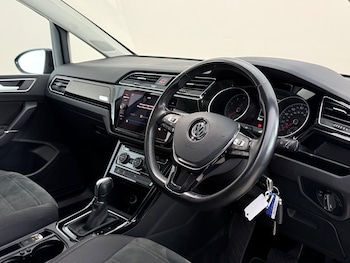 Used Volkswagen Touran 2019 for sale - 79229405: Photo