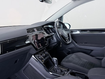 Used Volkswagen Touran 2019 for sale - 79229405: Photo