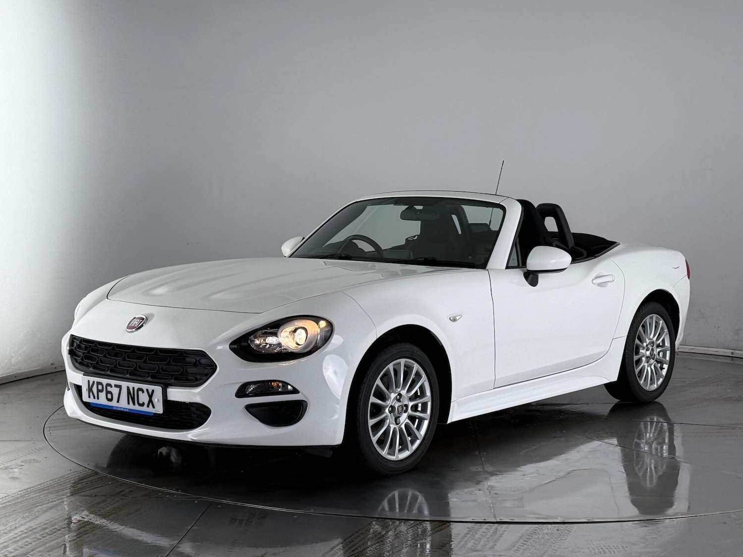 Used Fiat 124 Spider 2017 for sale - 77222308: Photo 2