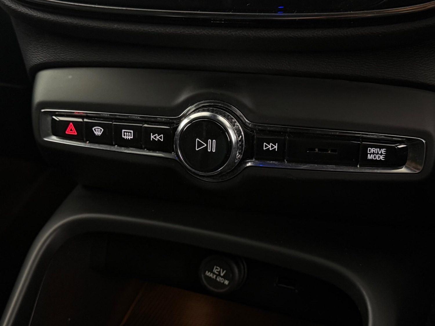 Used Volvo XC40 2021 for sale - 77260535: Photo 32