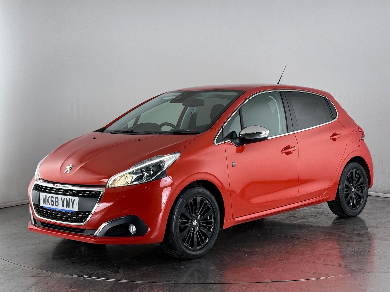 Used Peugeot 208 2018 for sale - 77216910: Photo 2