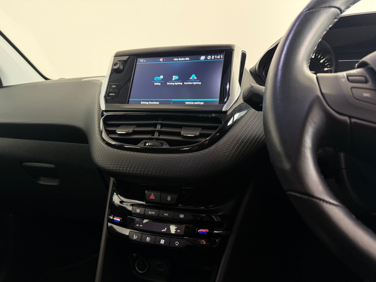 Used Peugeot 208 2018 for sale - 77216910: Photo 33