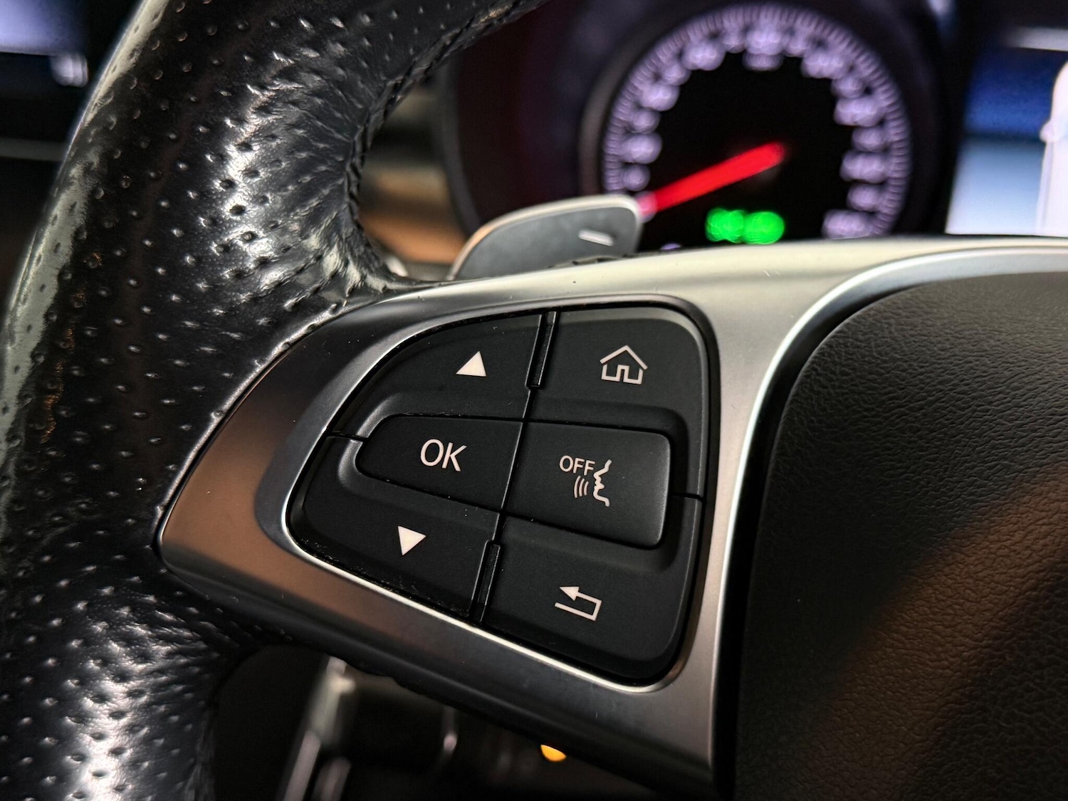 Used Mercedes-Benz GLC 2018 for sale - 77182687: Photo 17