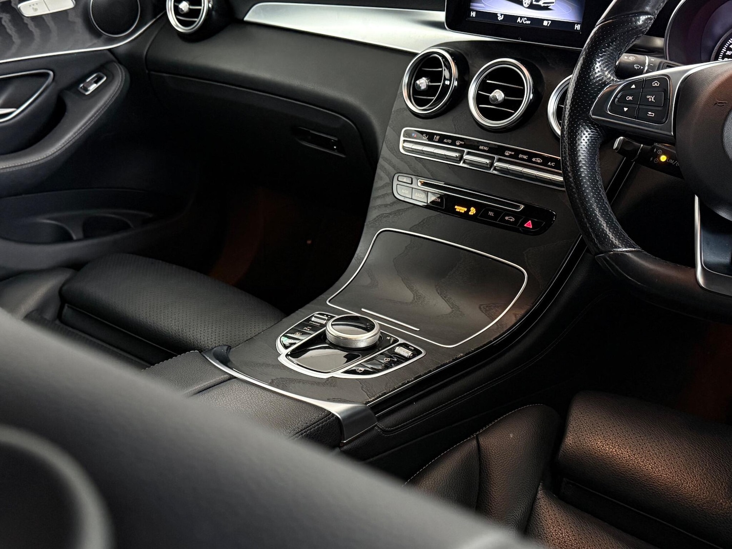 Used Mercedes-Benz GLC 2018 for sale - 77182687: Photo 32