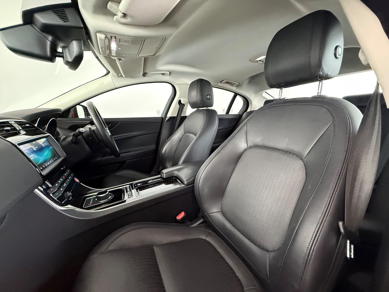 Used Jaguar XE 2018 for sale - 77182951: Photo 10