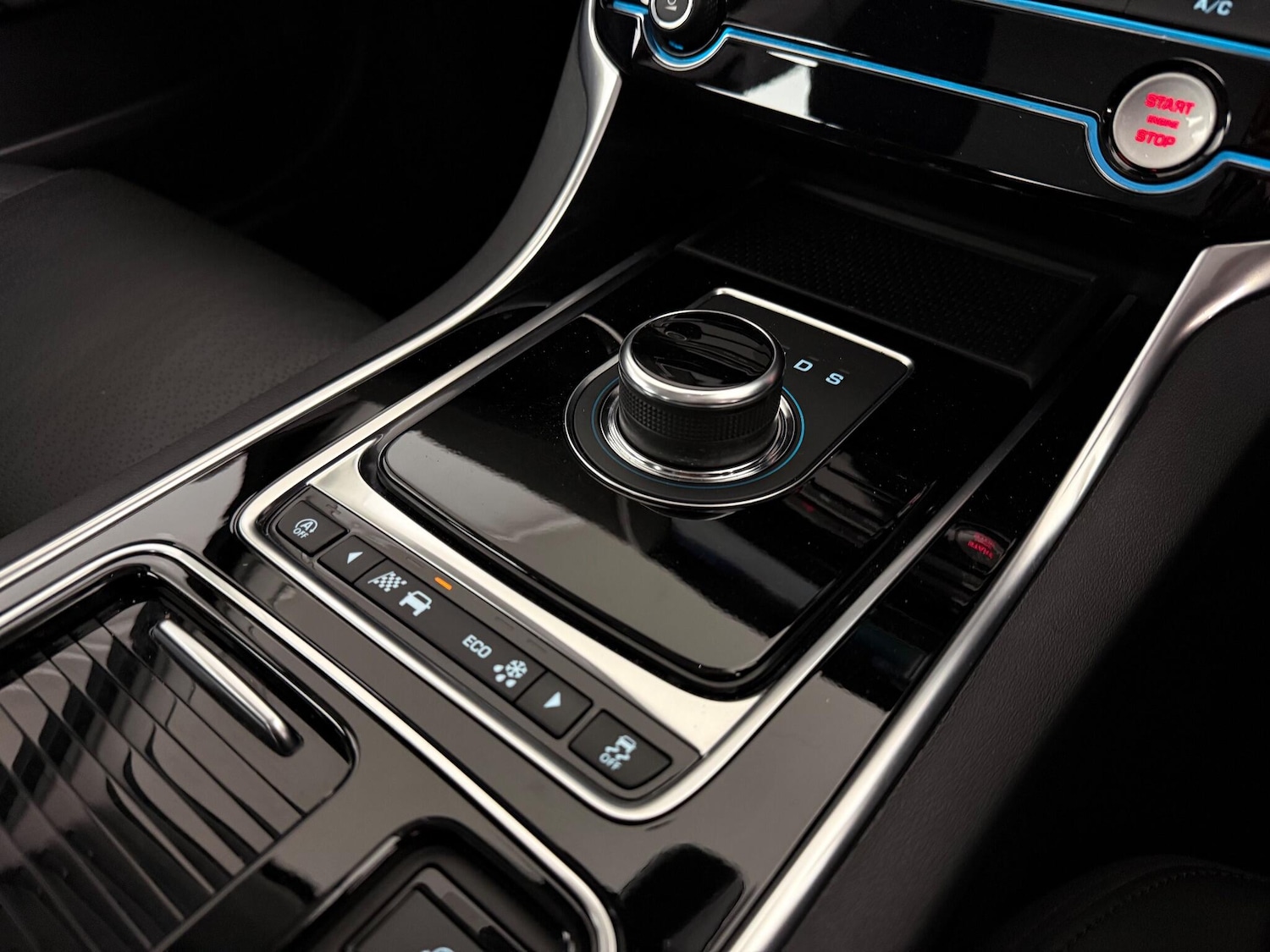 Used Jaguar XE 2018 for sale - 77182951: Photo 29