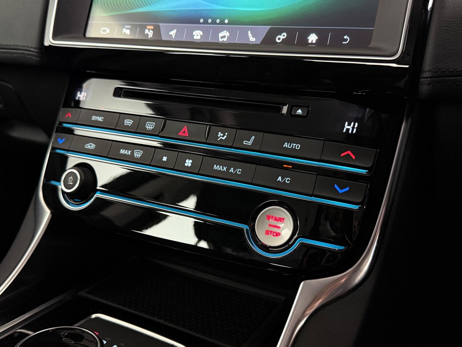 Used Jaguar XE 2018 for sale - 77182951: Photo 31