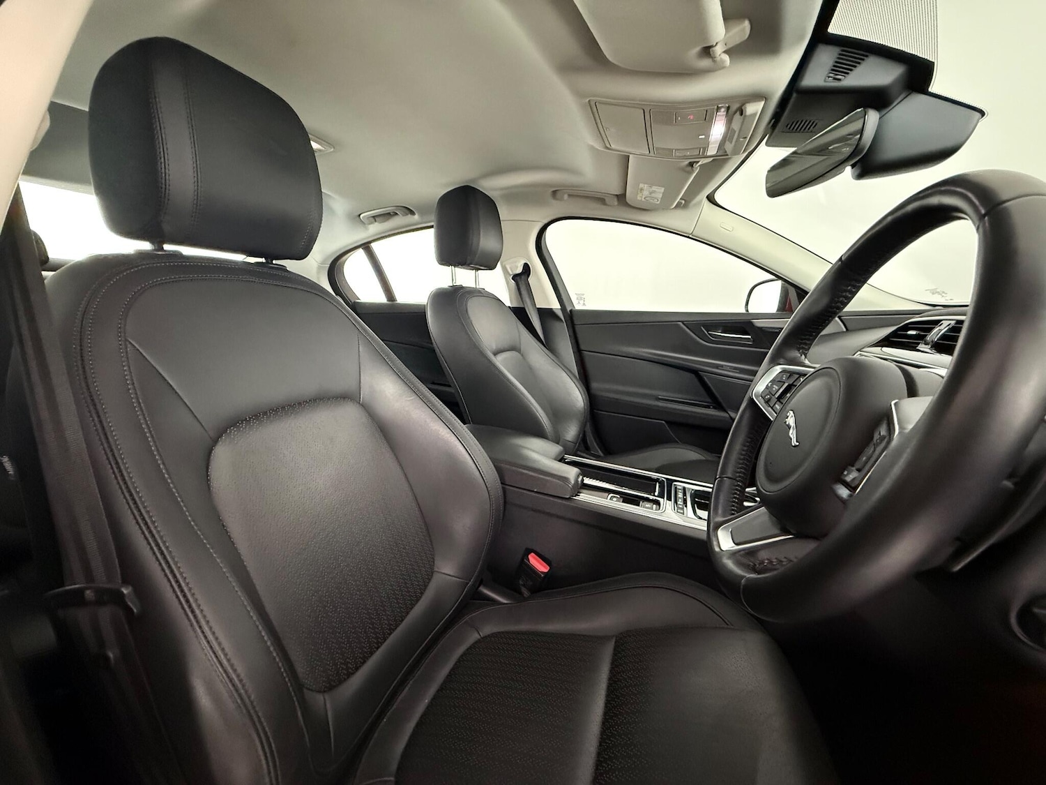 Used Jaguar XE 2018 for sale - 77182951: Photo 9