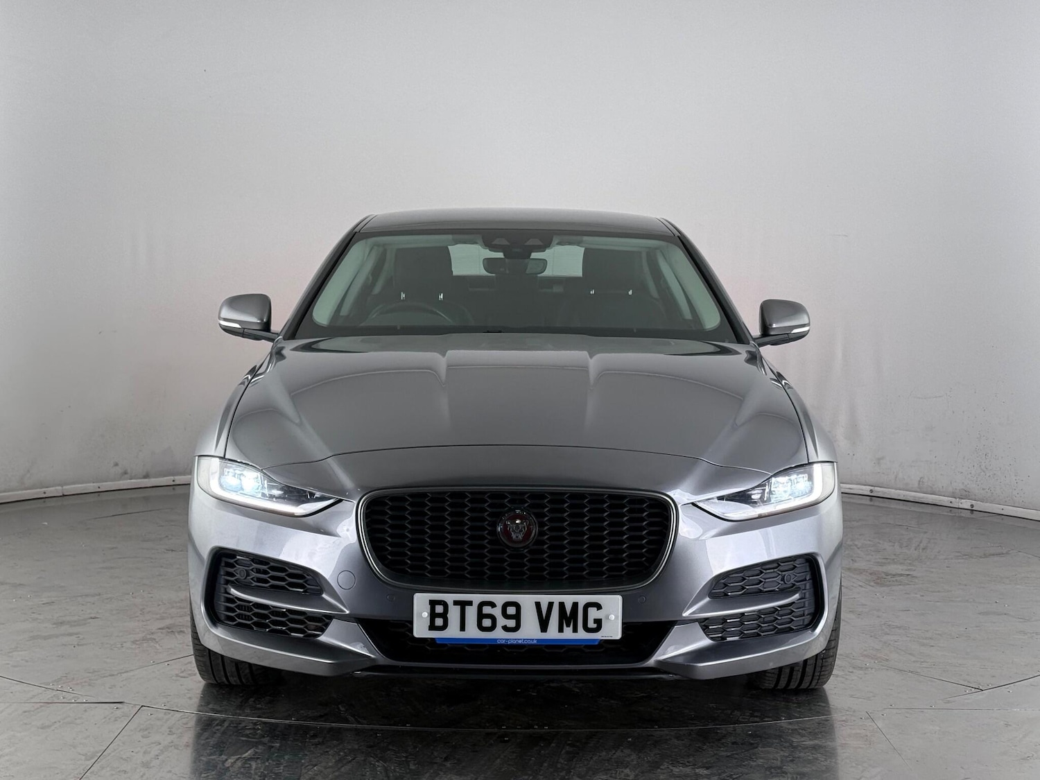 Used Jaguar XE 2019 for sale - 77243205: Photo 5