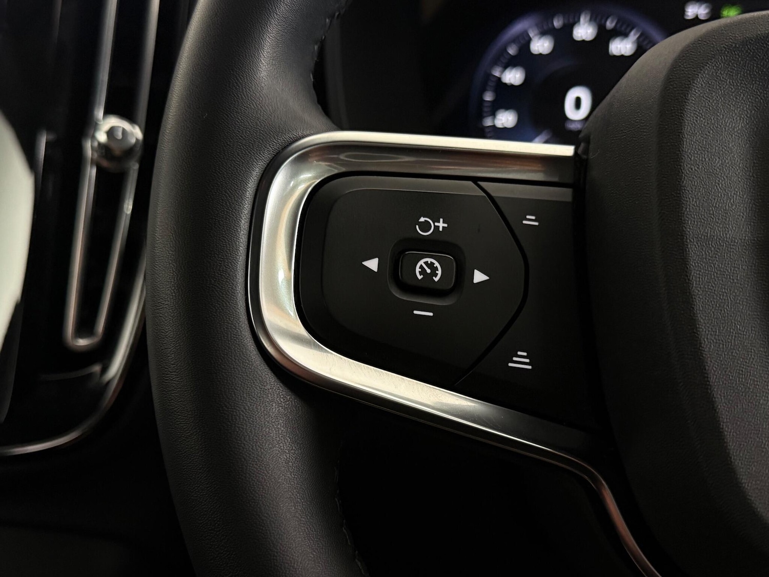 Used Volvo XC40 2022 for sale - 77183069: Photo 21