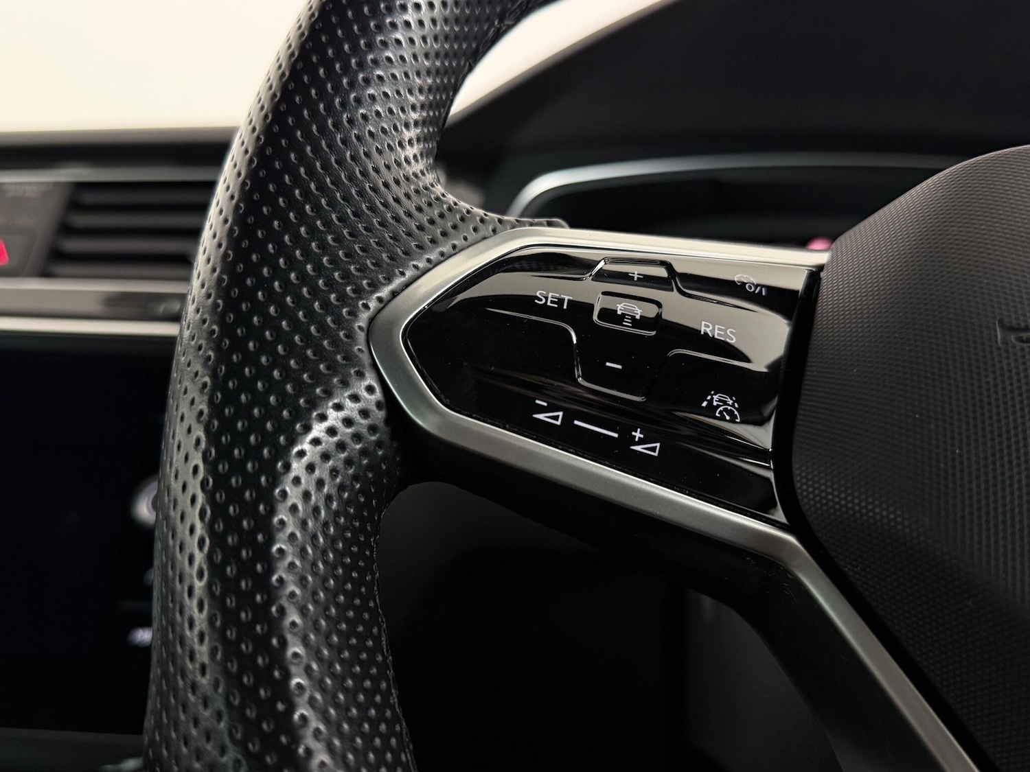 Used Volkswagen Tiguan 2021 for sale - 76467067: Photo 24