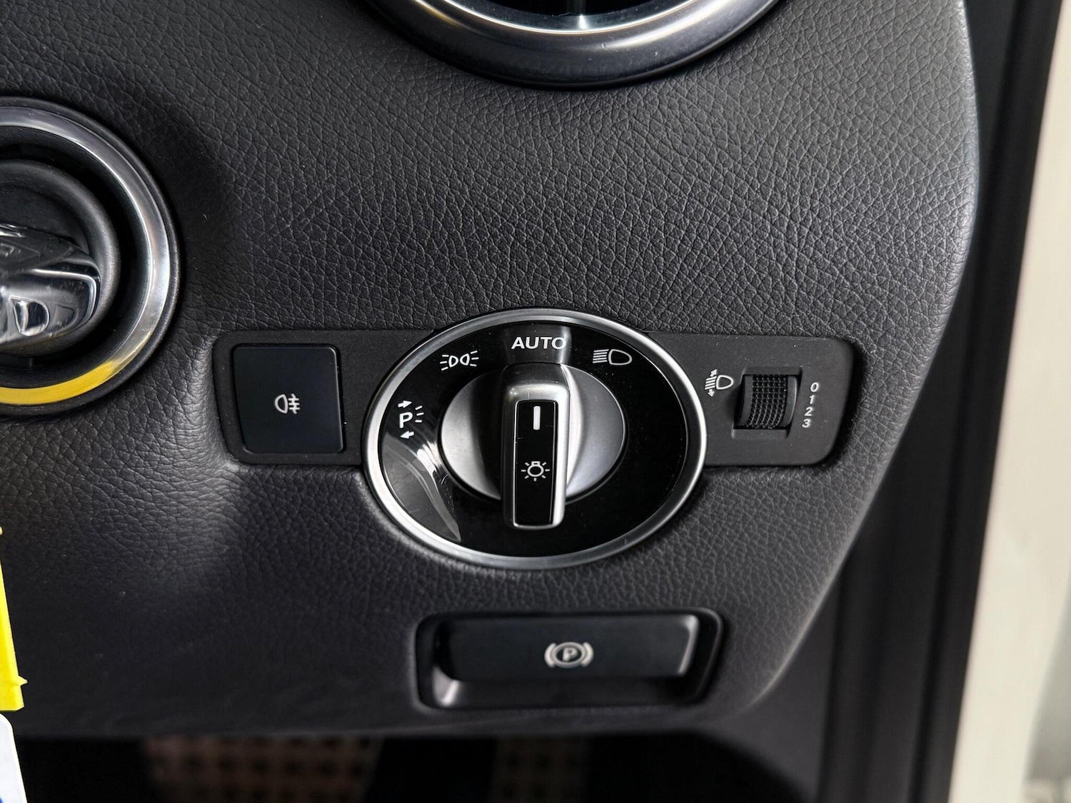 Used Mercedes-Benz SLC 2016 for sale - 76467283: Photo 38