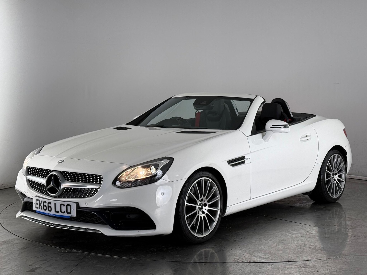 Used Mercedes-Benz SLC 2016 for sale - 76467283: Photo 4