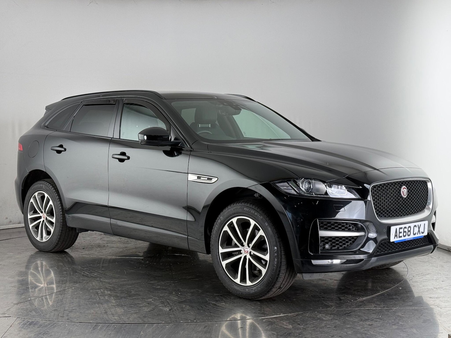 Used Jaguar F-Pace 2018 for sale - 76466903: Photo 1