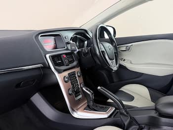 Used Volvo V40 2018 for sale - 79880680: Photo