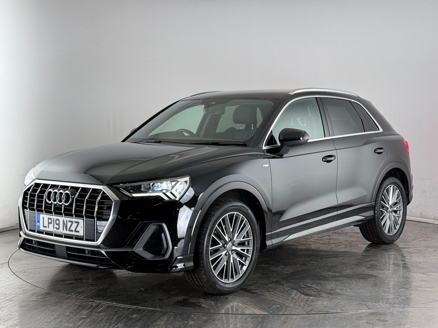 Used Audi Q3 2019 for sale - 76467009: Photo 3