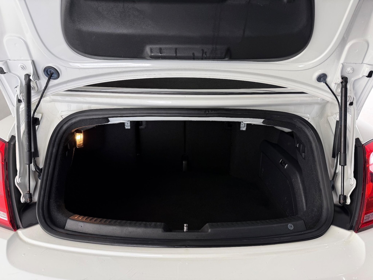 Used Volkswagen Beetle 2015 for sale - 77259848: Photo 17