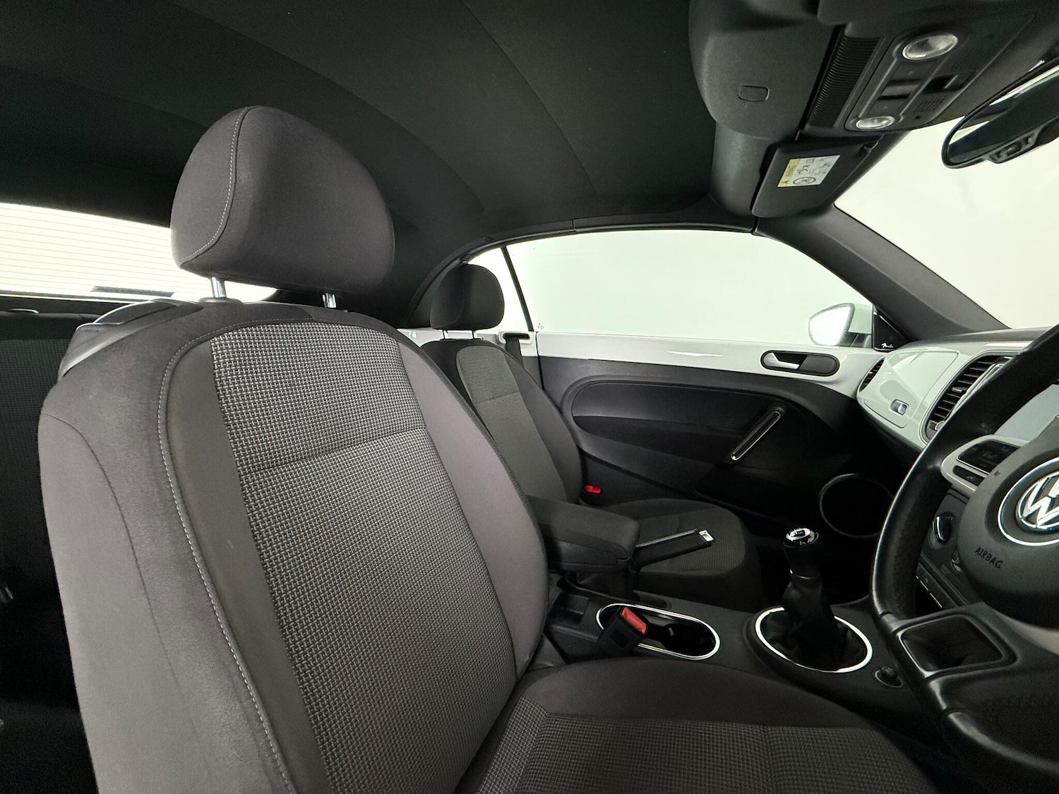 Used Volkswagen Beetle 2015 for sale - 77259848: Photo 18