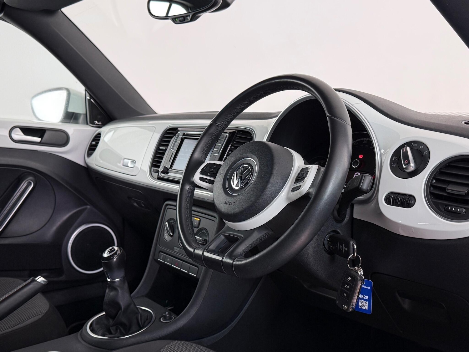 Used Volkswagen Beetle 2015 for sale - 77259848: Photo 22