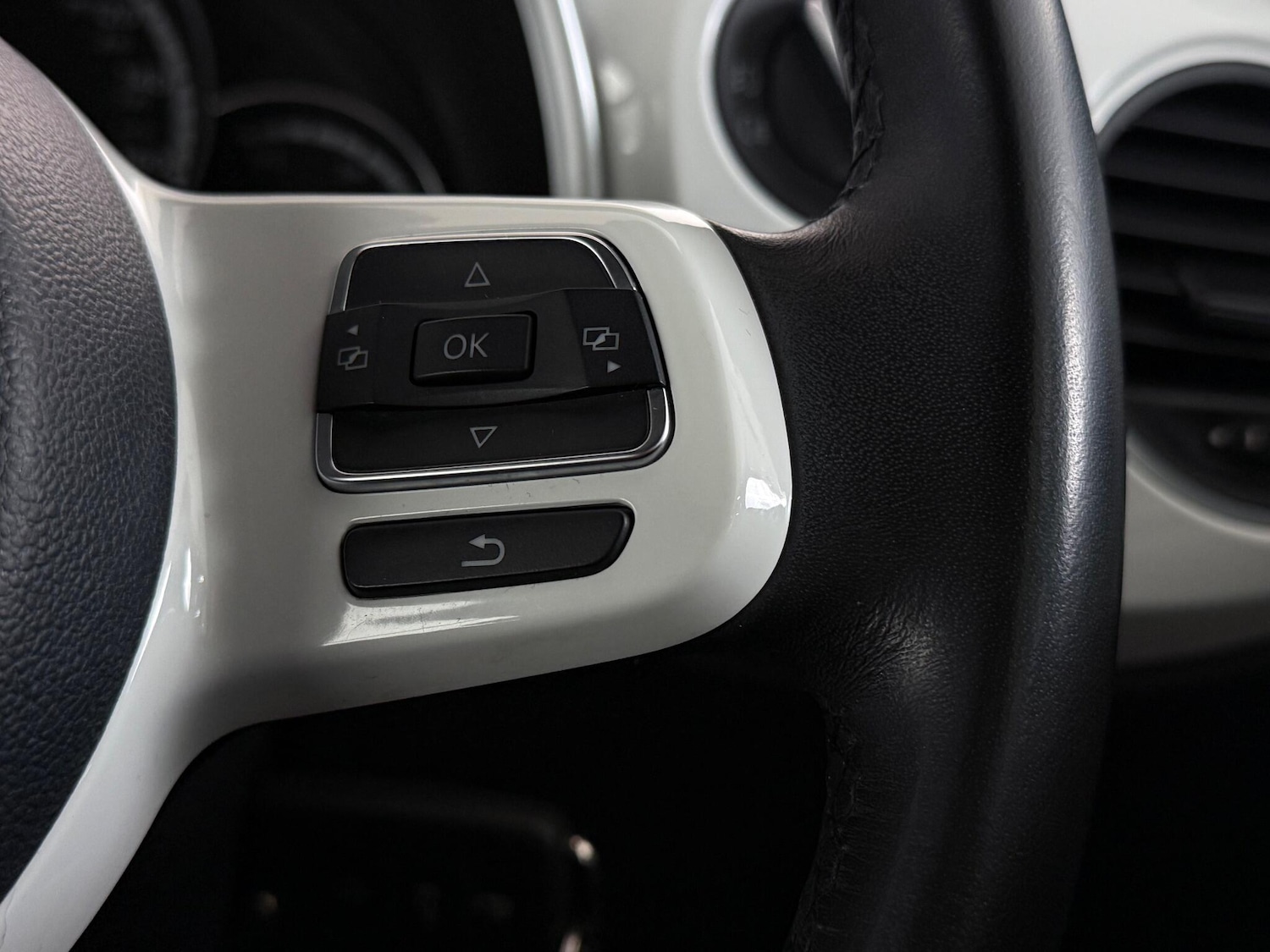 Used Volkswagen Beetle 2015 for sale - 77259848: Photo 24