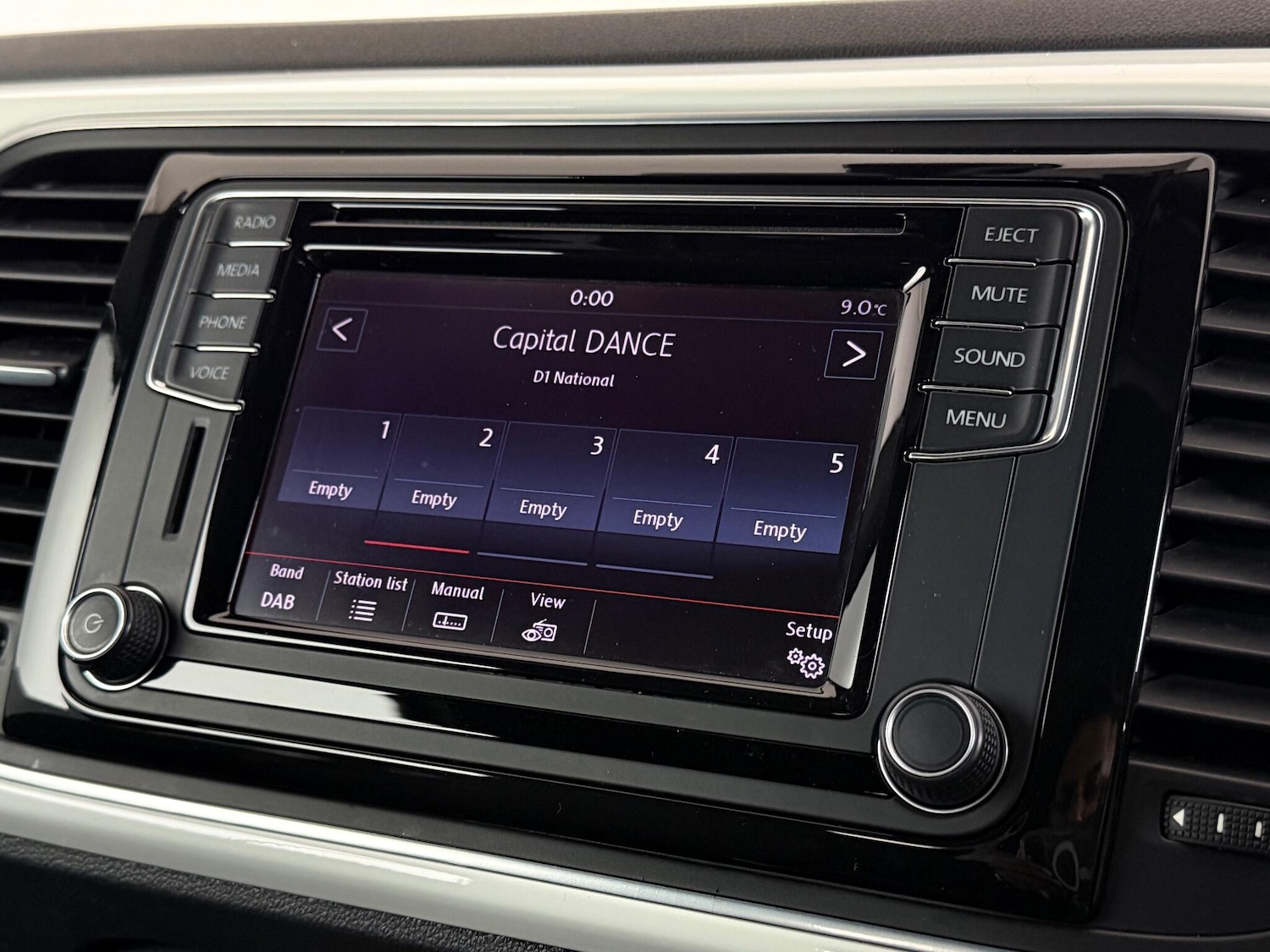 Used Volkswagen Beetle 2015 for sale - 77259848: Photo 29