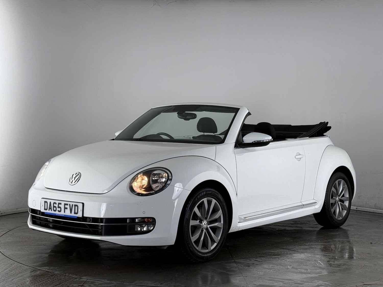 Used Volkswagen Beetle 2015 for sale - 77259848: Photo 3