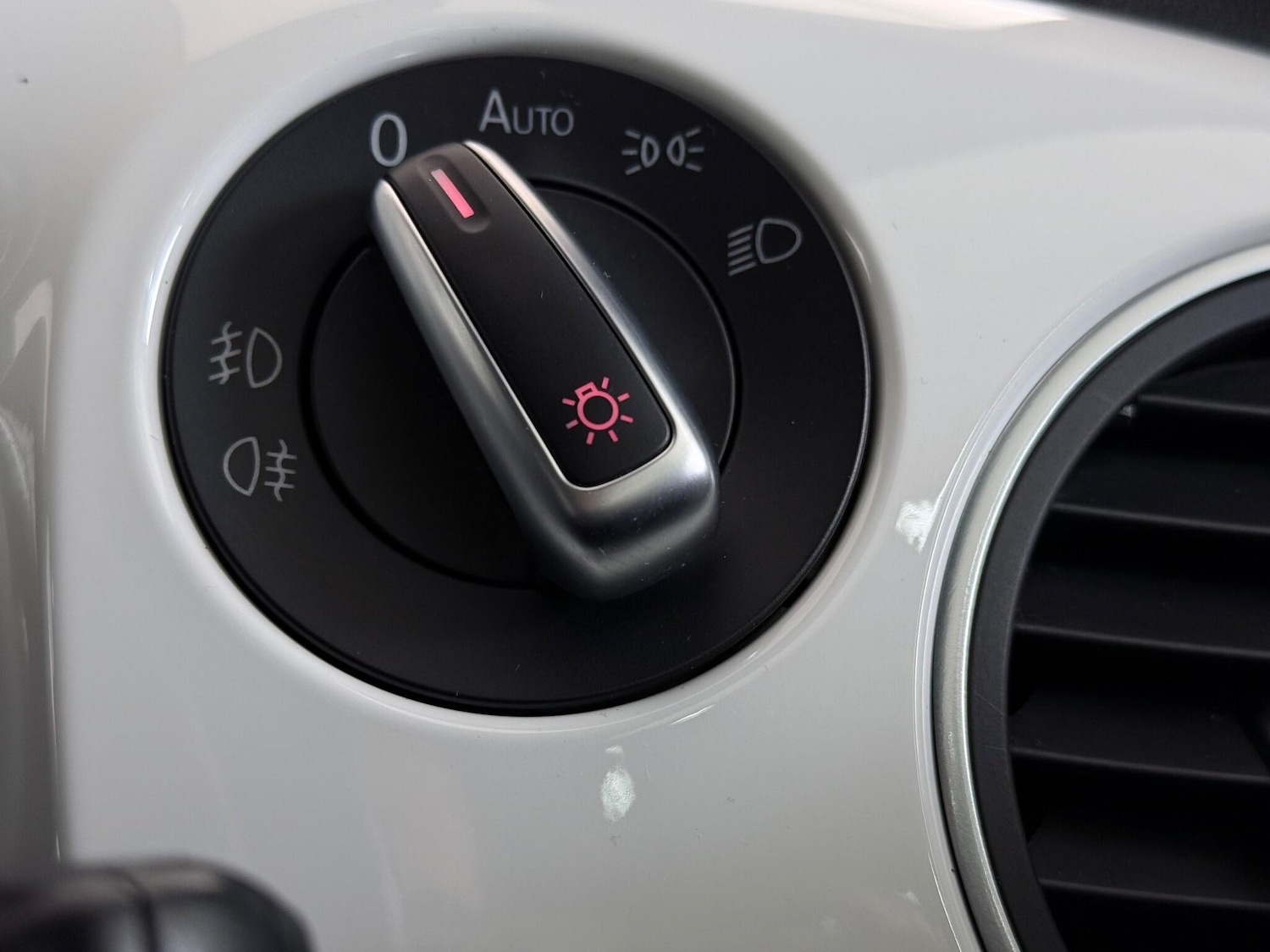 Used Volkswagen Beetle 2015 for sale - 77259848: Photo 32