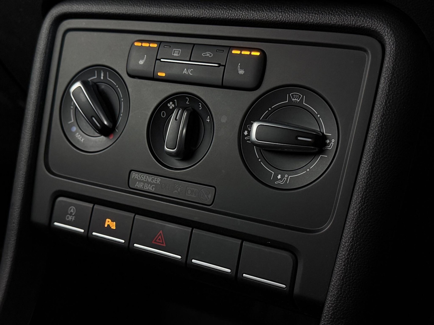 Used Volkswagen Beetle 2015 for sale - 77259848: Photo 33