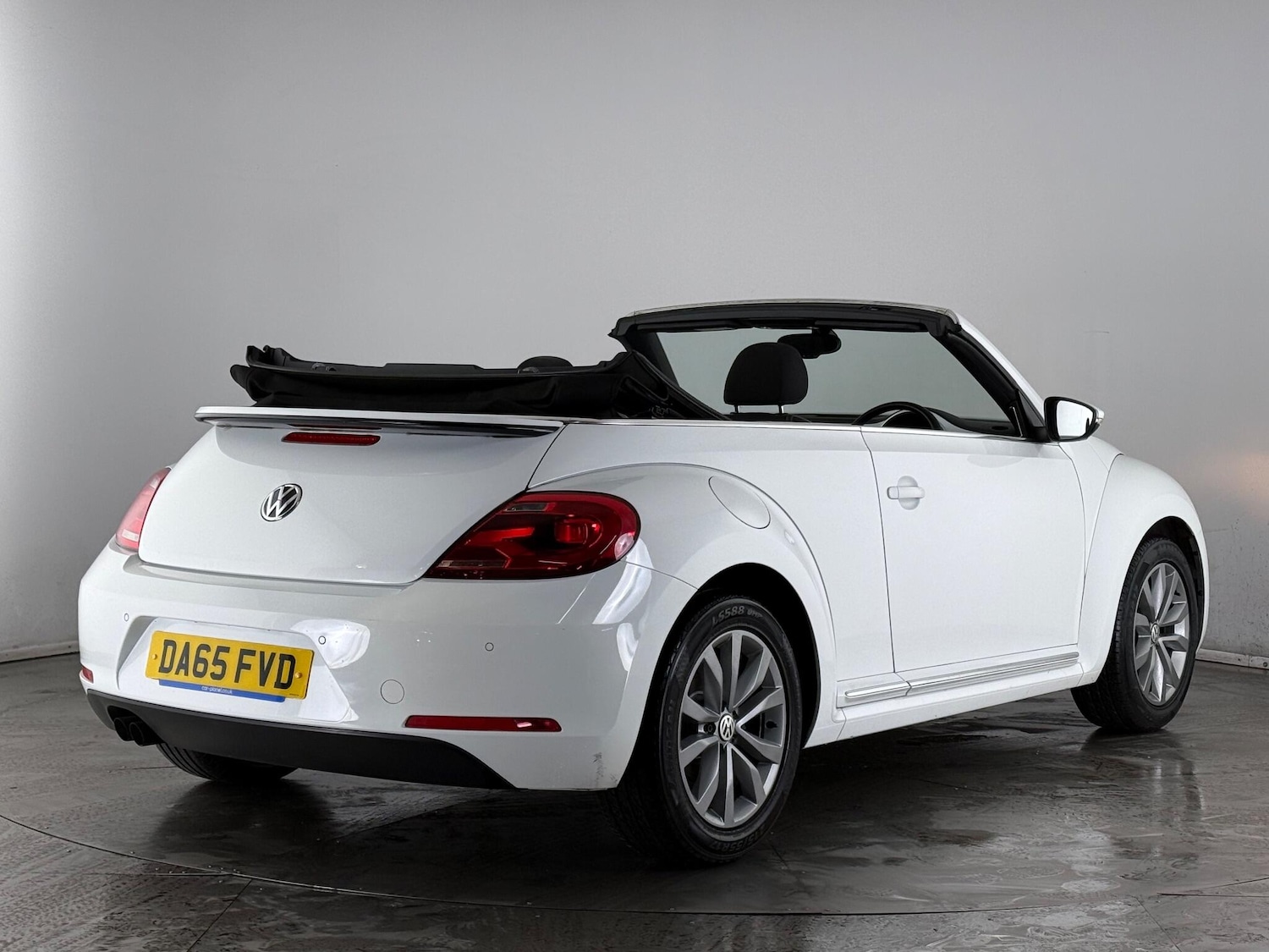 Used Volkswagen Beetle 2015 for sale - 77259848: Photo 6