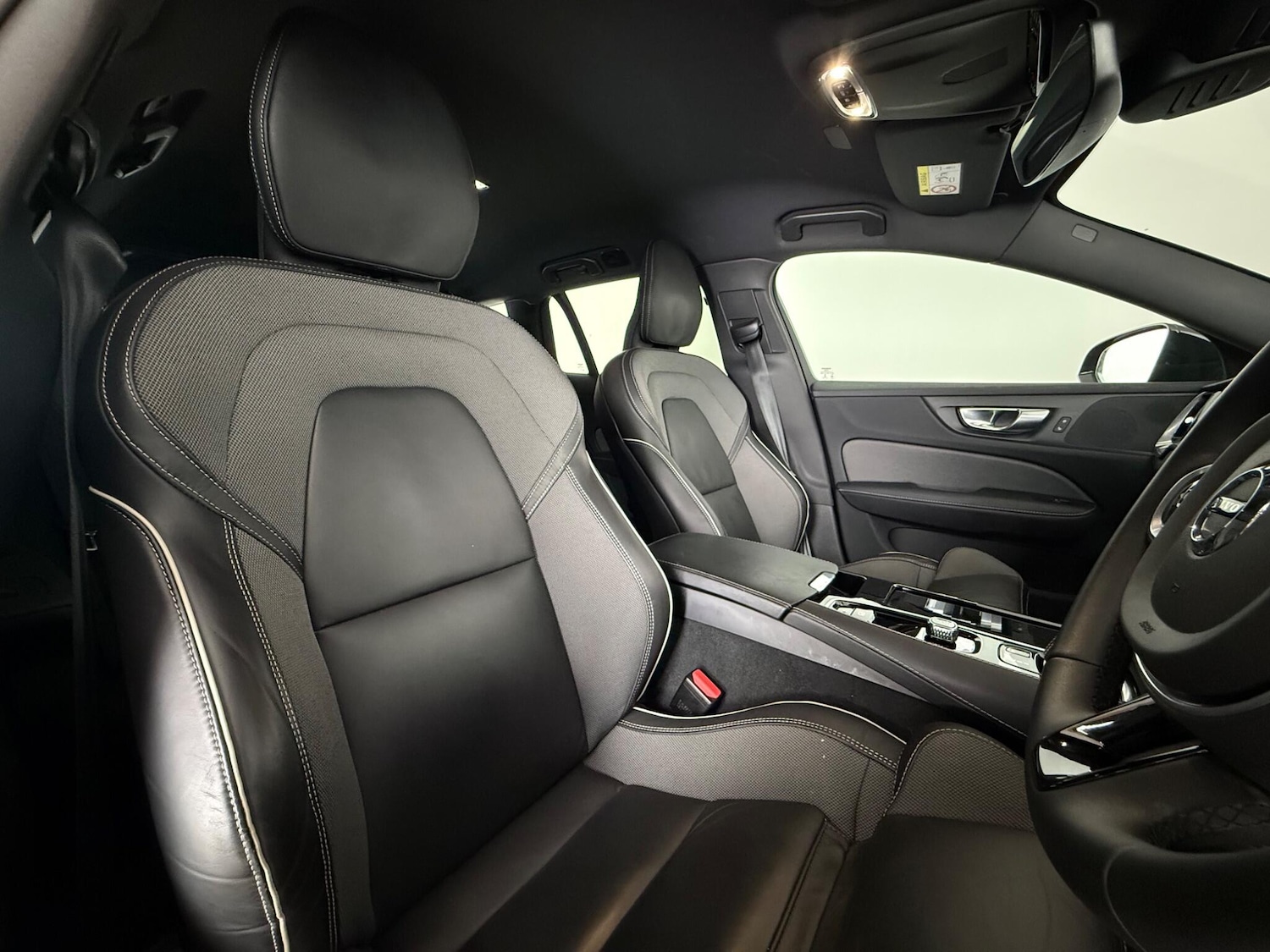 Used Volvo V60 2022 for sale - 77760543: Photo 9