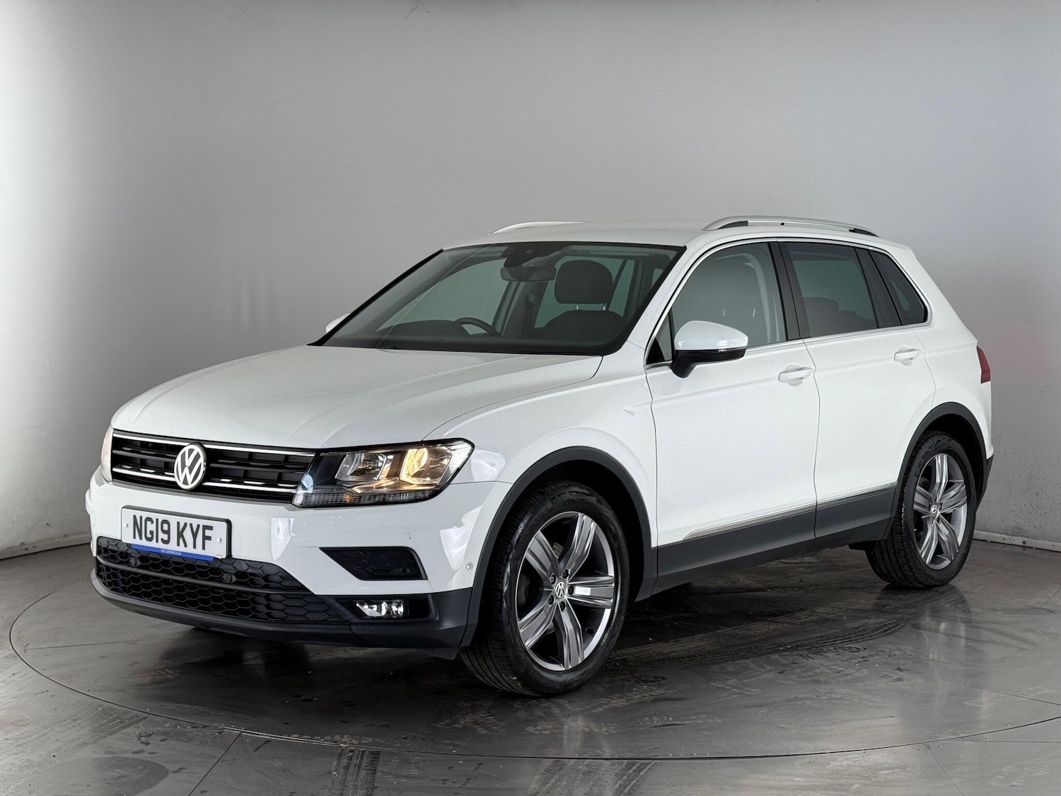 Used Volkswagen Tiguan 2019 for sale - 77243496: Photo 2