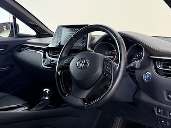 Used Toyota C-HR 2020 for sale - 79117086: Photo